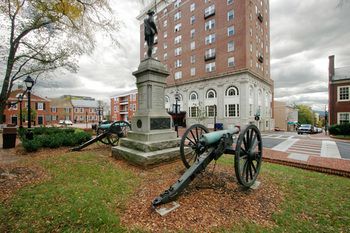 Inn At Court Square Charlottesville Exterior photo